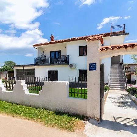 Apartman Gabrijela Muntić Exteriör bild